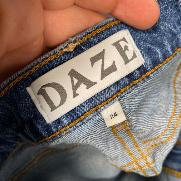 DAZE Women's Jeans Size 24 Light Wash Distressed Cropped Flare Denim - Picture 7 of 9